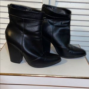 Missimo ankle bootie